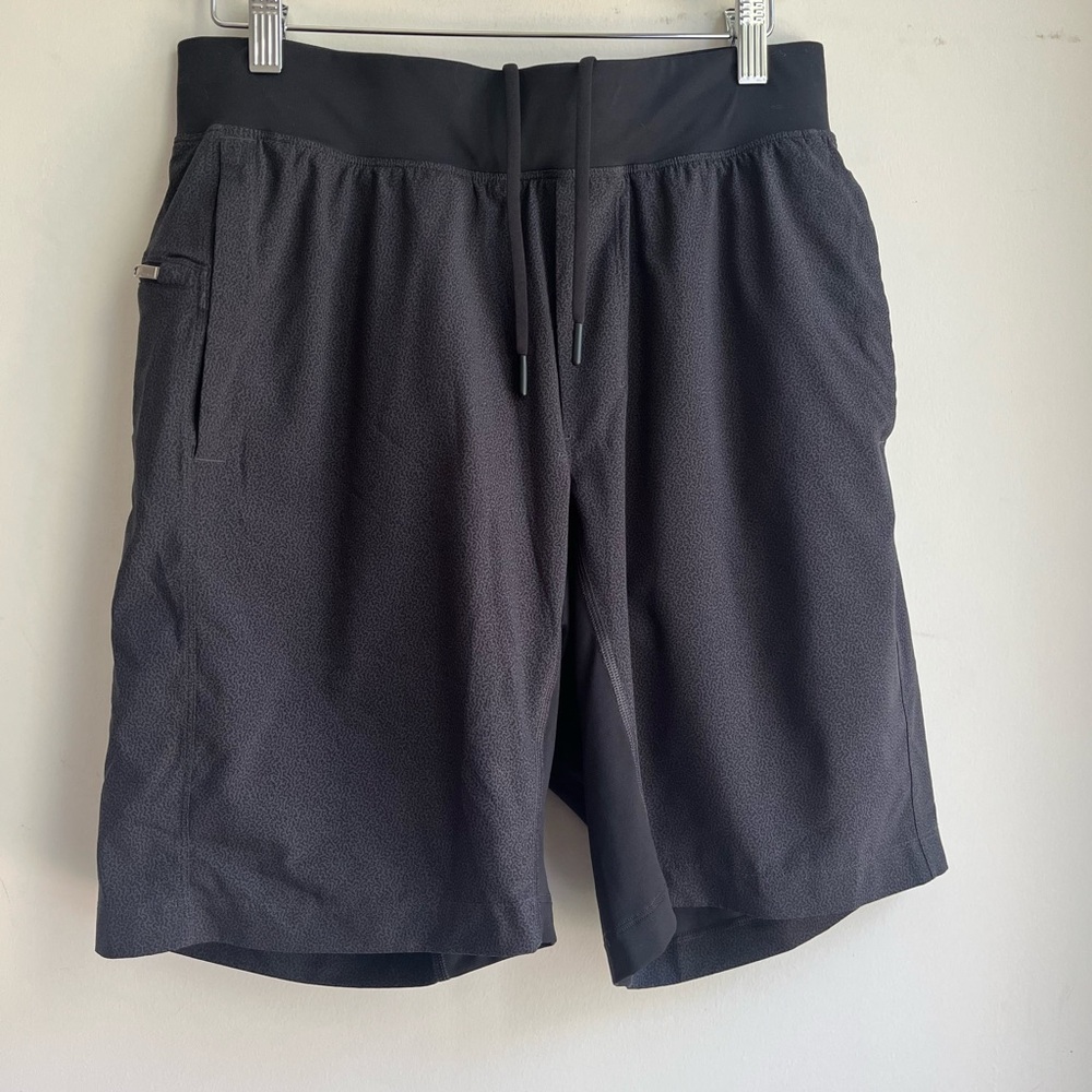 Lululemon License to Trail 9 inch inseam with liner